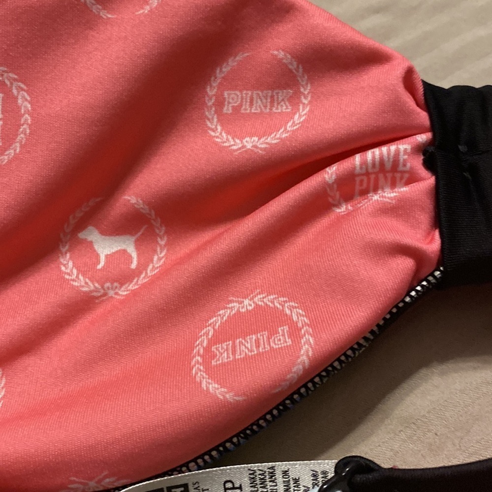 Pink Victoria’s Secret bikini top🏖 - Picture 5 of 6